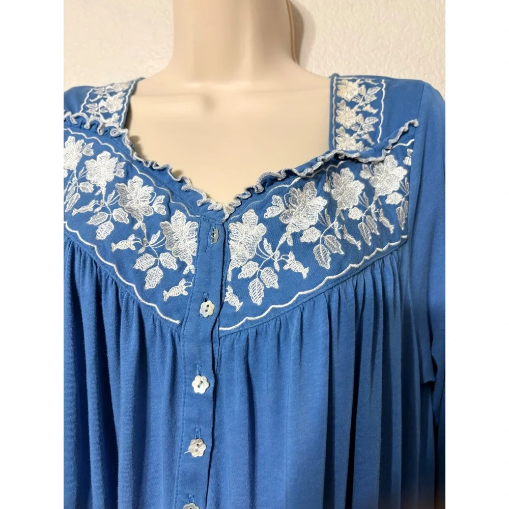 Eileen West Blue Floral Embroidered Long Sleeve Nightgown Small